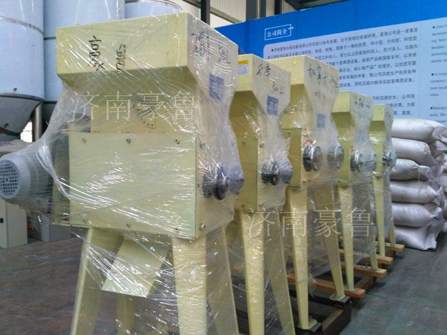 打包好等待發(fā)貨的啤酒設備 打包好等待發(fā)貨的啤酒設備