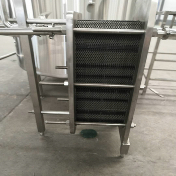 啤酒設(shè)備換熱器--山東豪魯設(shè)備廠家 啤酒設(shè)備換熱器--山東豪魯設(shè)備廠家