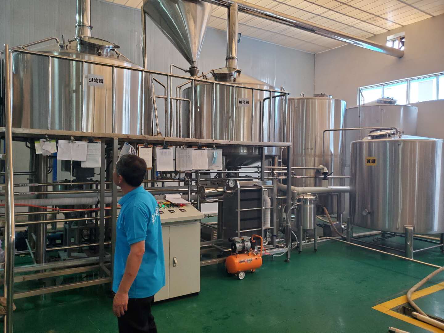 精釀啤酒廠設(shè)備 精釀啤酒廠設(shè)備