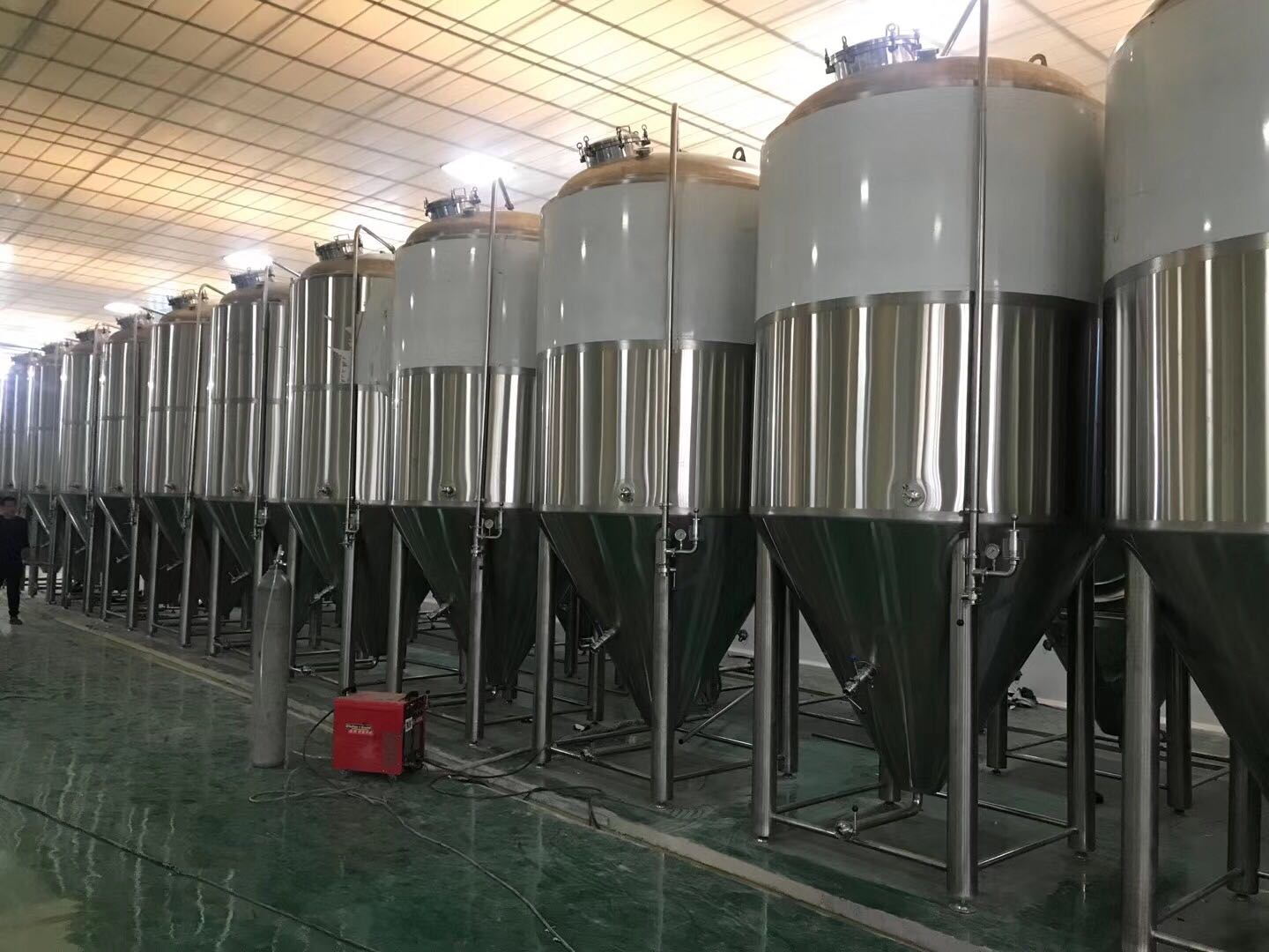 精釀啤酒廠發(fā)酵設(shè)備 精釀啤酒廠發(fā)酵設(shè)備